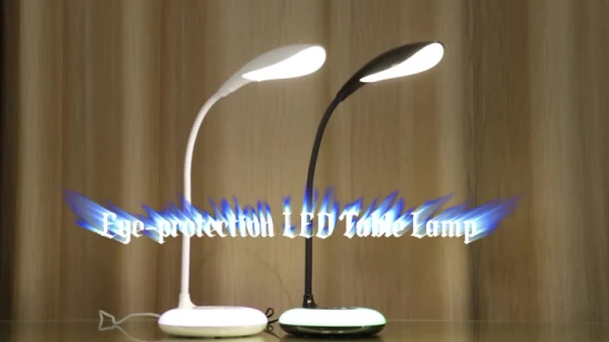 Lampe de bureau à LED de changement coloré de base en plastique d'énergie efficace intelligente de vente chaude avec le chargeur d'USB